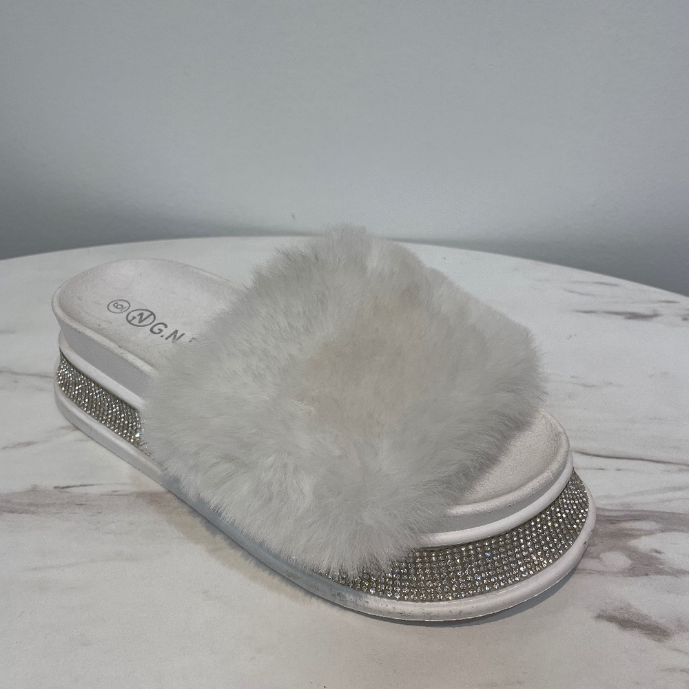 PLATFORM WITH STONE  FUR SLIPPERS ds29